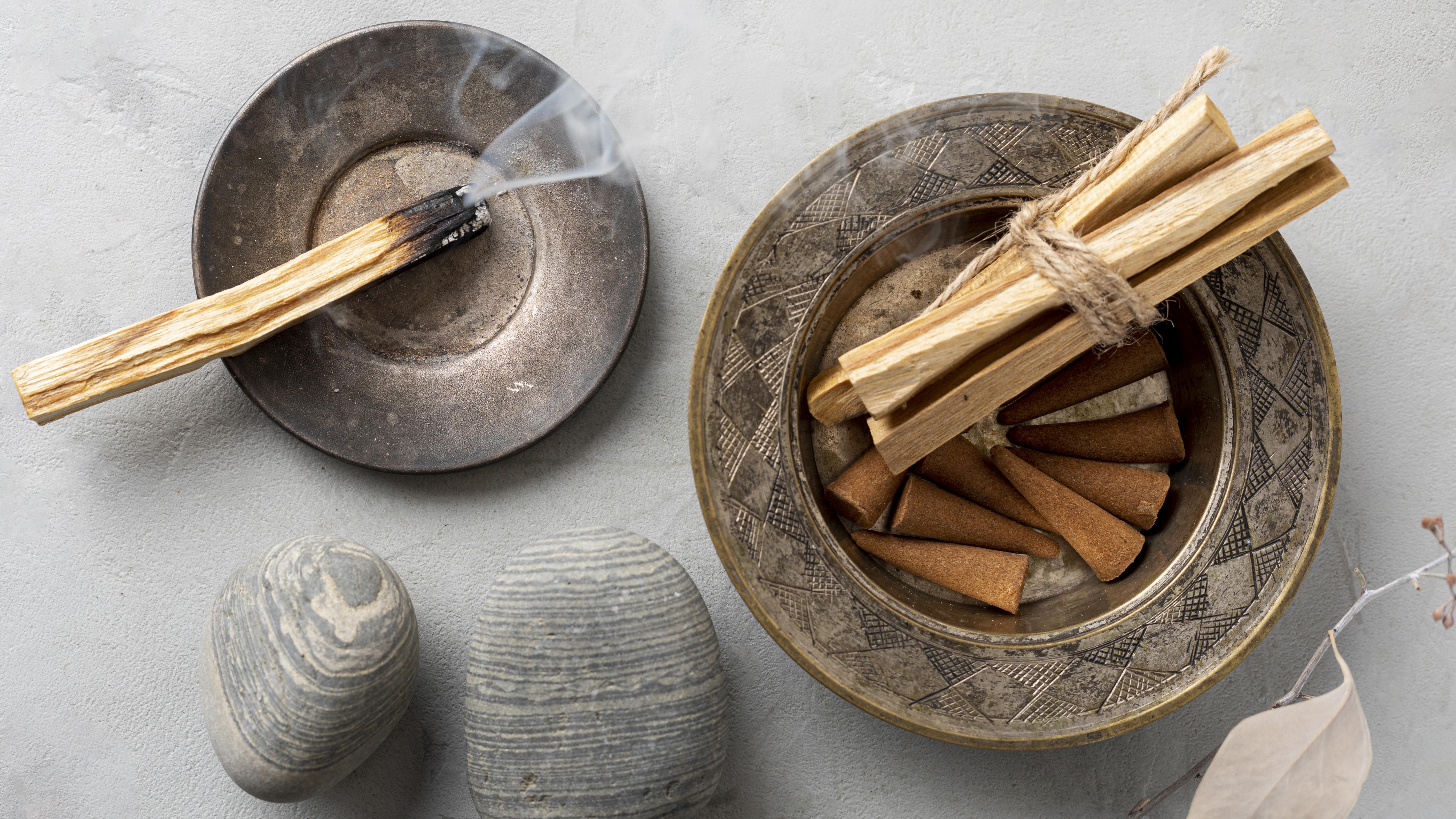 Descubre-el-poder-del-Palo-Santo Radhe Shyam