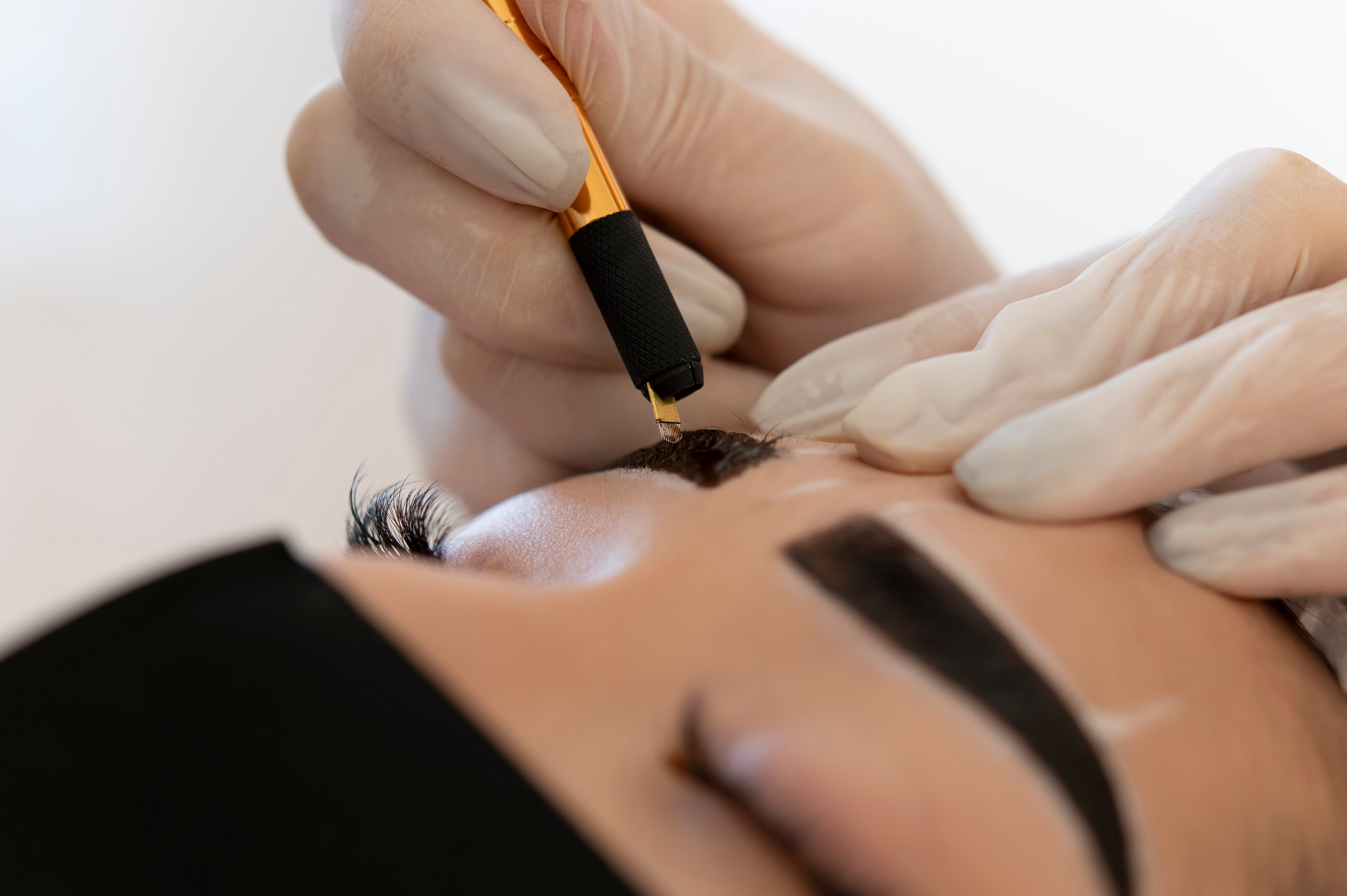 Tinte-de-cejas-con-HENNA-todo-lo-que-necesitas-saber Radhe Shyam